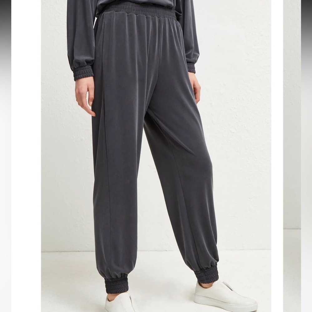 French Connection Joggers Size XL Like New.